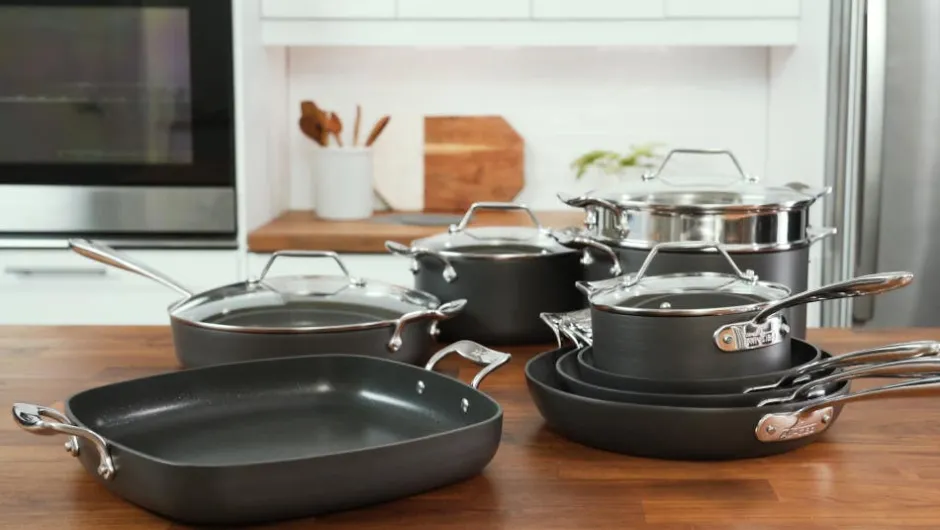All-Clad 2-Piece Sauce Pan Set / 2.5 and 4 Quart Essentials with Lids